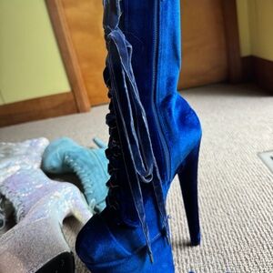 Hella blue velvet babydoll